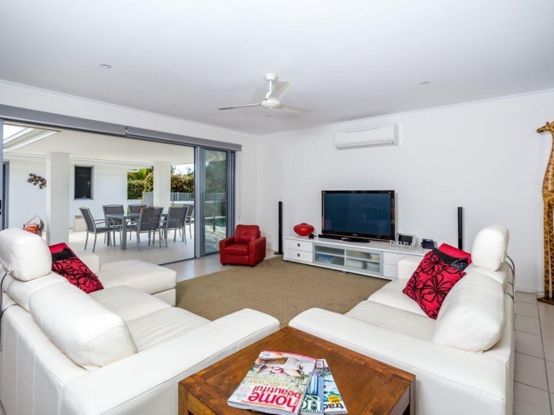 2 Callistemon Court, Southside QLD 4570