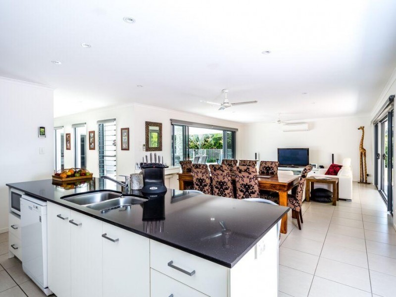 2 Callistemon Court, Southside QLD 4570