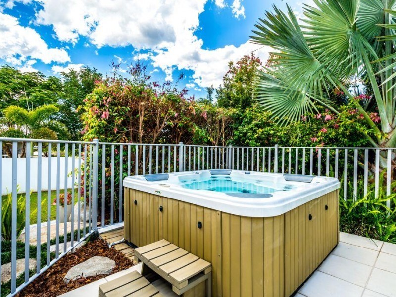 2 Callistemon Court, Southside QLD 4570
