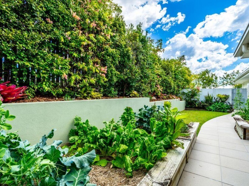 2 Callistemon Court, Southside QLD 4570