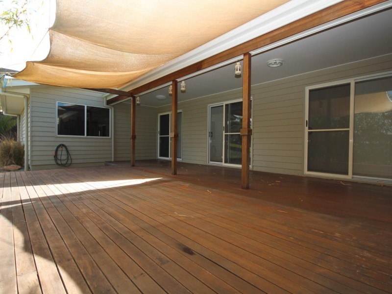 35 Presidential Ave, Jones Hill QLD 4570