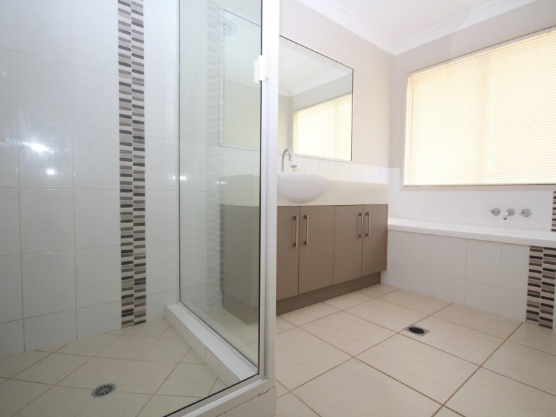 35 Presidential Ave, Jones Hill QLD 4570