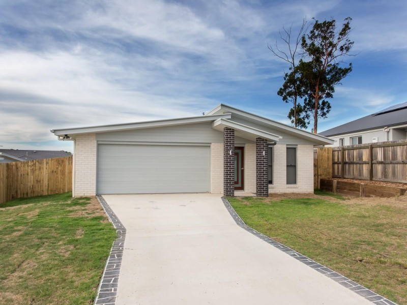 5 Iris Court, Southside QLD 4570