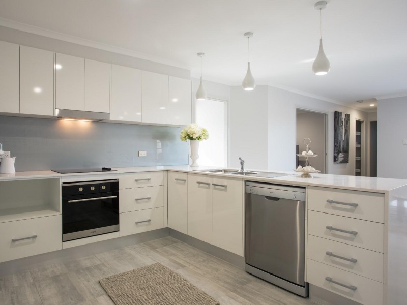 5 Iris Court, Southside QLD 4570