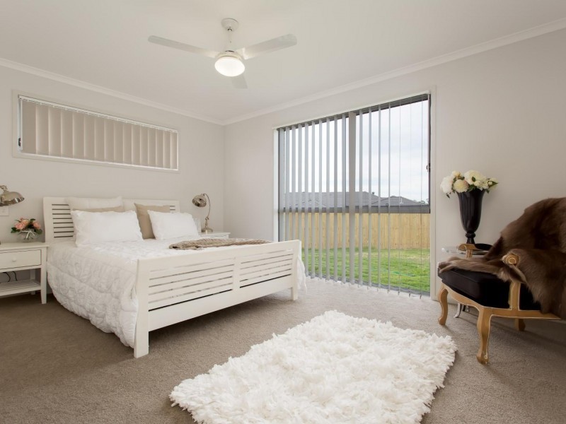 5 Iris Court, Southside QLD 4570