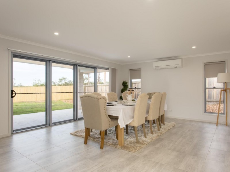 5 Iris Court, Southside QLD 4570