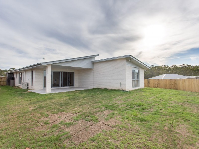 5 Iris Court, Southside QLD 4570