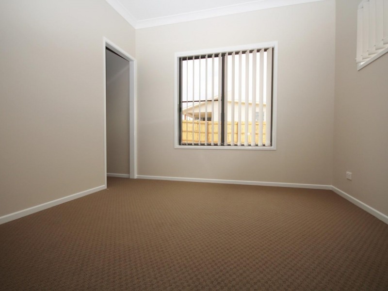 4 Waratah Place, Southside QLD 4570