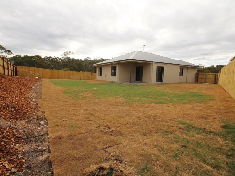4 Waratah Place, Southside QLD 4570