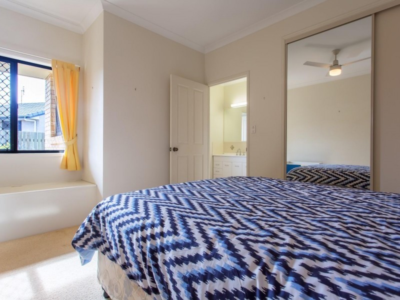 8 Kyleigh Court, Southside QLD 4570