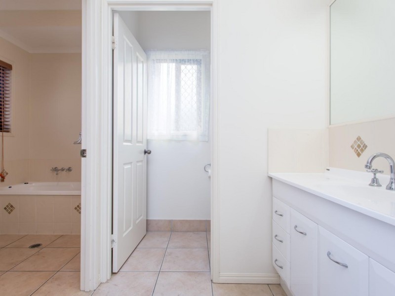 8 Kyleigh Court, Southside QLD 4570