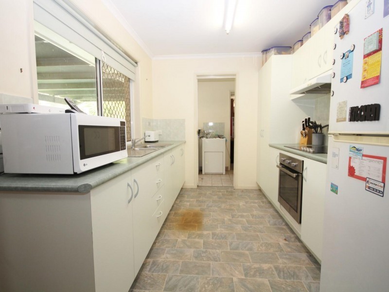 11 Fossickers Court, Southside QLD 4570