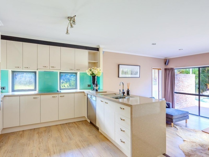 9 Oxford Court, Southside QLD 4570