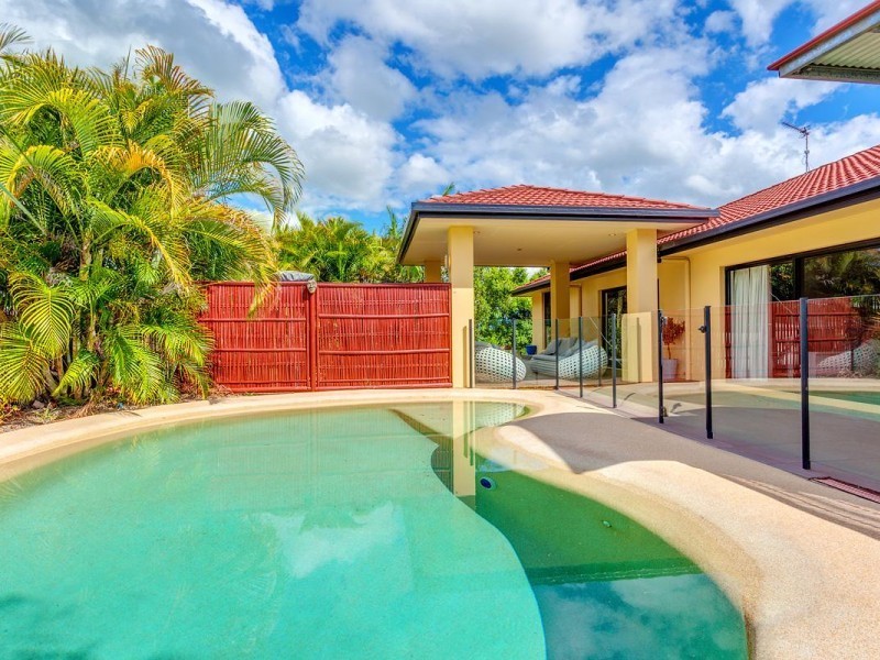 9 Oxford Court, Southside QLD 4570