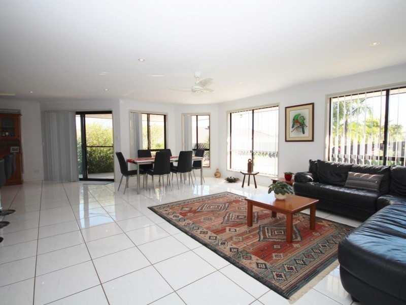 14 Hilltop Avenue, Southside QLD 4570