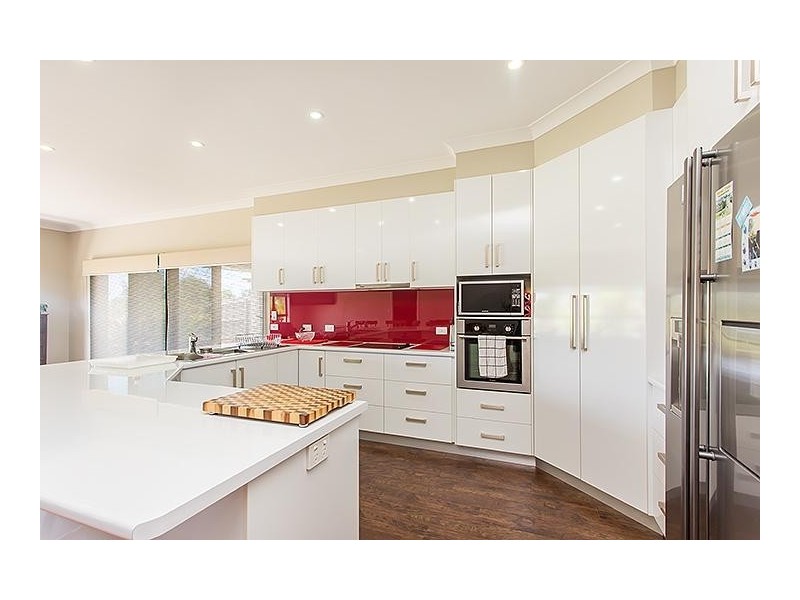 9 Principal Place, Jones Hill QLD 4570