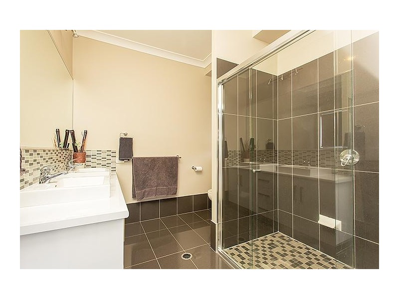 9 Principal Place, Jones Hill QLD 4570
