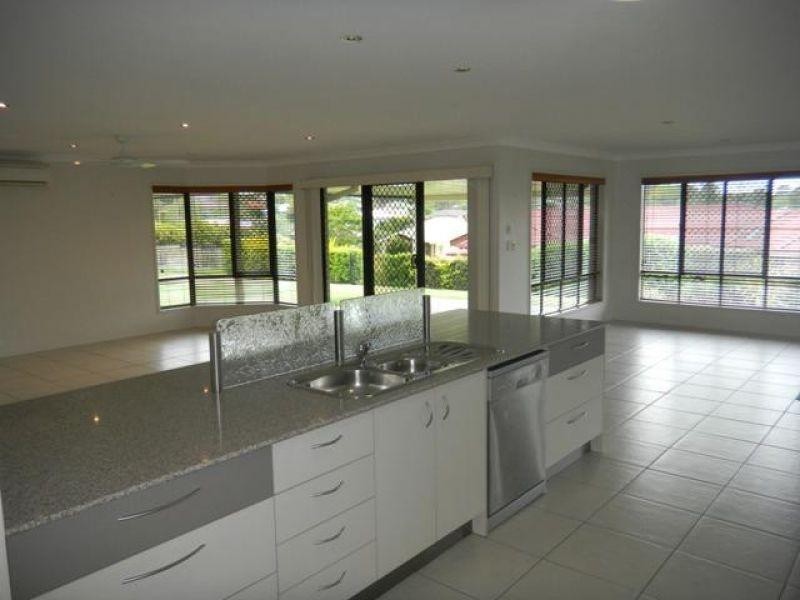 4 Federation Court, Southside QLD 4570