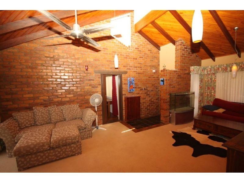 29 Johnstone Rd, Southside QLD 4570