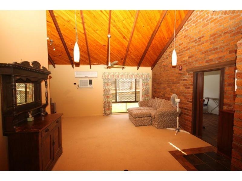 29 Johnstone Rd, Southside QLD 4570