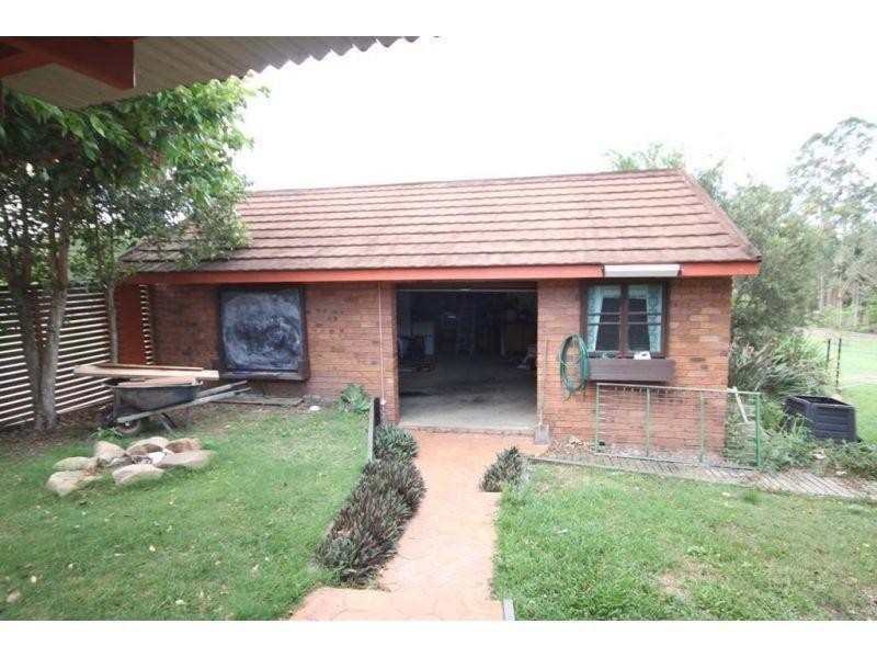 29 Johnstone Rd, Southside QLD 4570