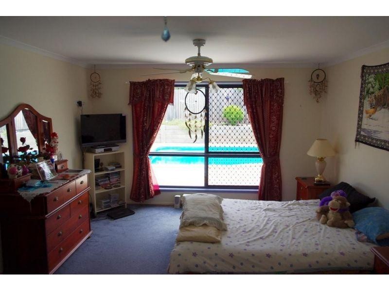 3 Decker Place, Southside QLD 4570