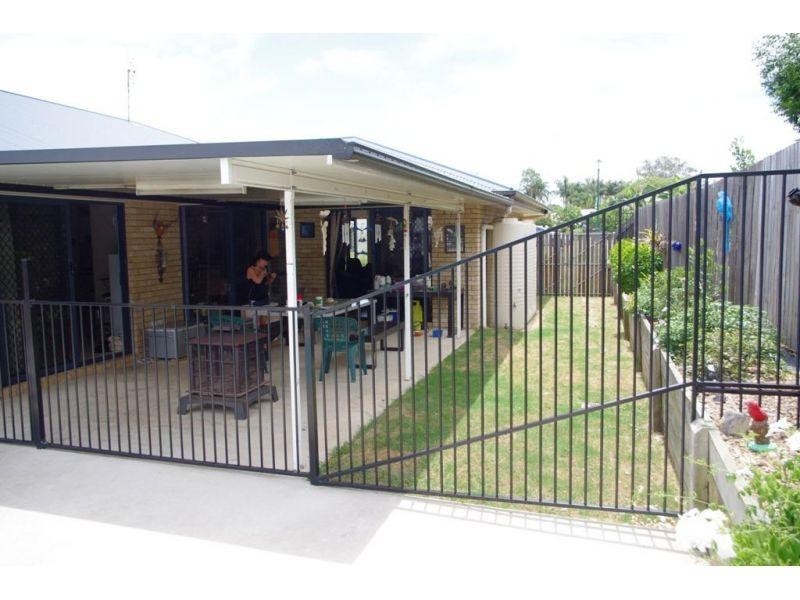 3 Decker Place, Southside QLD 4570