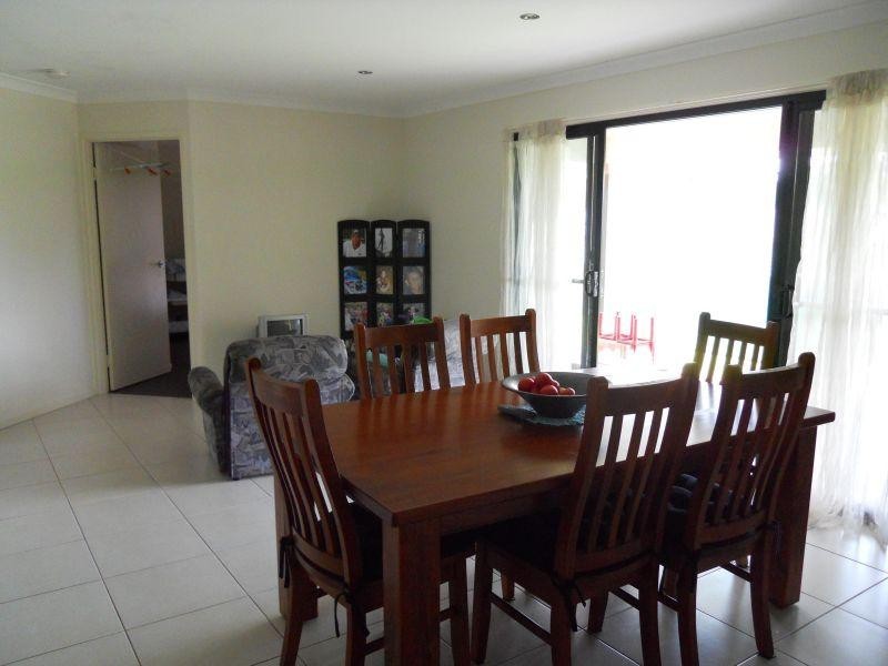 4 Principal Place, Jones Hill QLD 4570