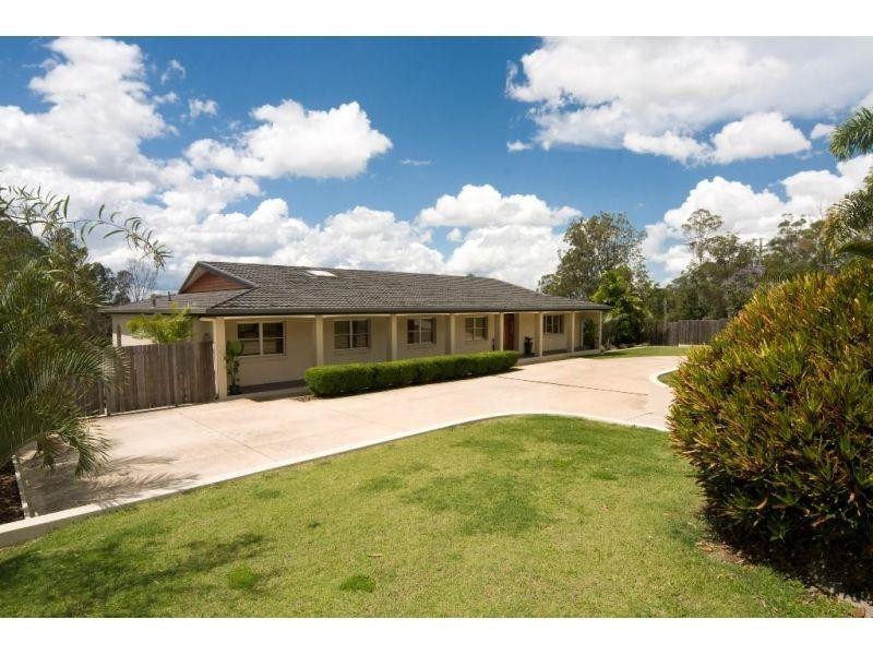 39 Watson Road, Southside QLD 4570