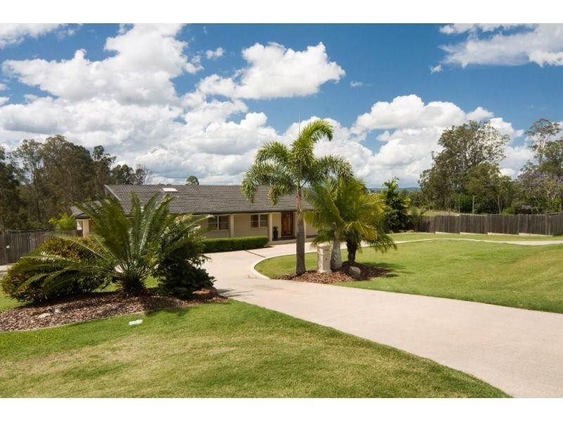 39 Watson Road, Southside QLD 4570