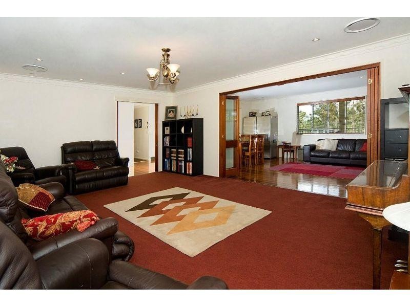 39 Watson Road, Southside QLD 4570