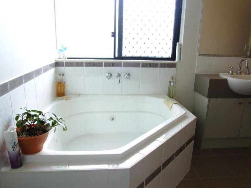 10 Hilltop Avenue, Southside QLD 4570