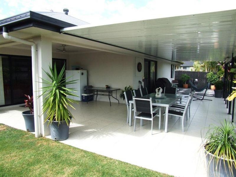 10 Hilltop Avenue, Southside QLD 4570