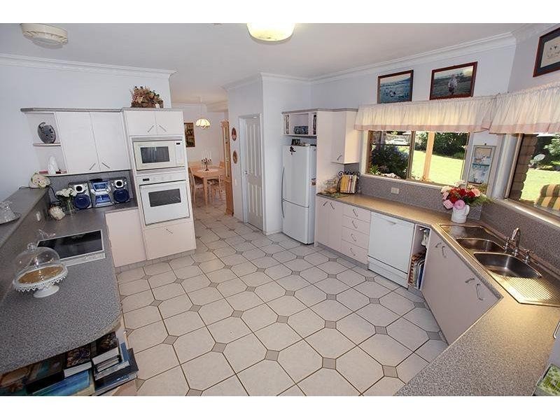 2 Rawlins Road (just off Fritz Rd), Chatsworth QLD 4570