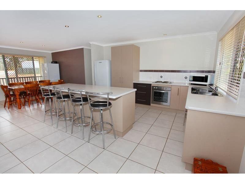 5 Rosewood Court, Southside QLD 4570