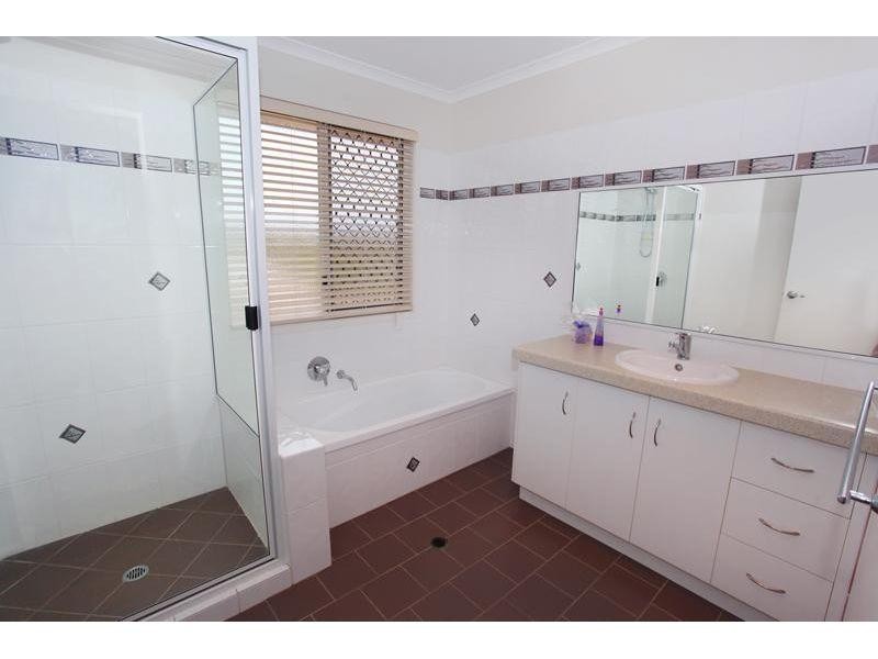 5 Rosewood Court, Southside QLD 4570