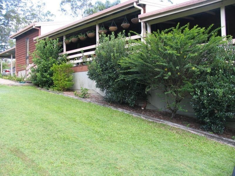 2 Daphne Street, Southside QLD 4570