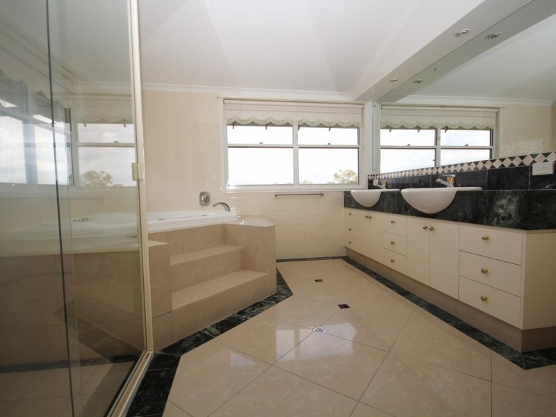 121 Hood Road, Veteran QLD 4570