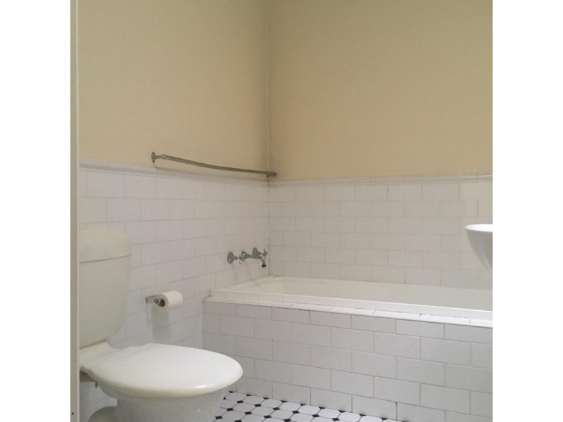 7/27 Ballandella Road, Toongabbie NSW 2146