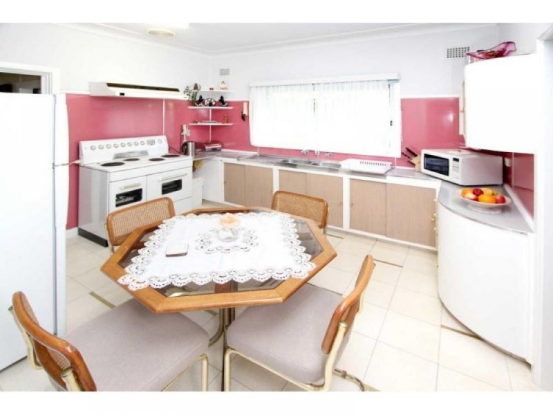 6 Parry Street, Pendle Hill NSW 2145