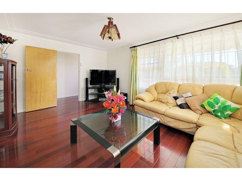 18 Lyle Street, Girraween NSW 2145