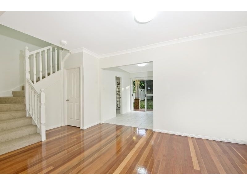 2/196 Targo Road, Girraween NSW 2145