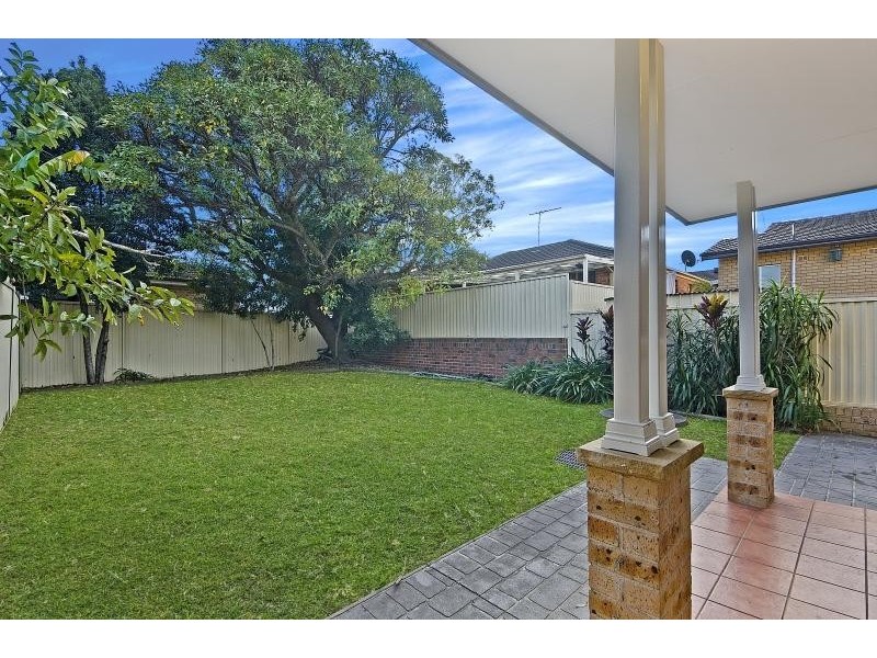 2/196 Targo Road, Girraween NSW 2145