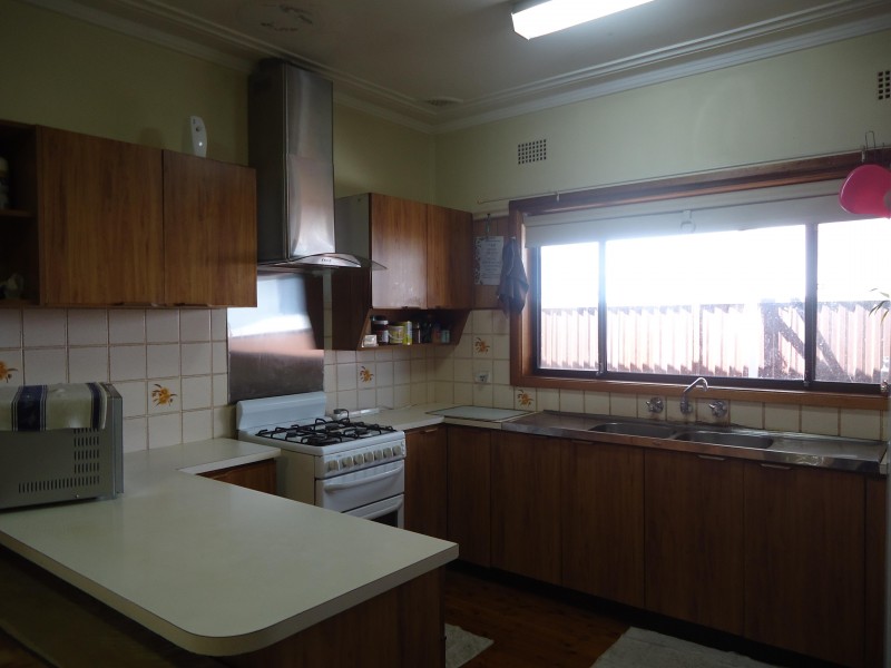 3 Wyena Road, Pendle Hill NSW 2145