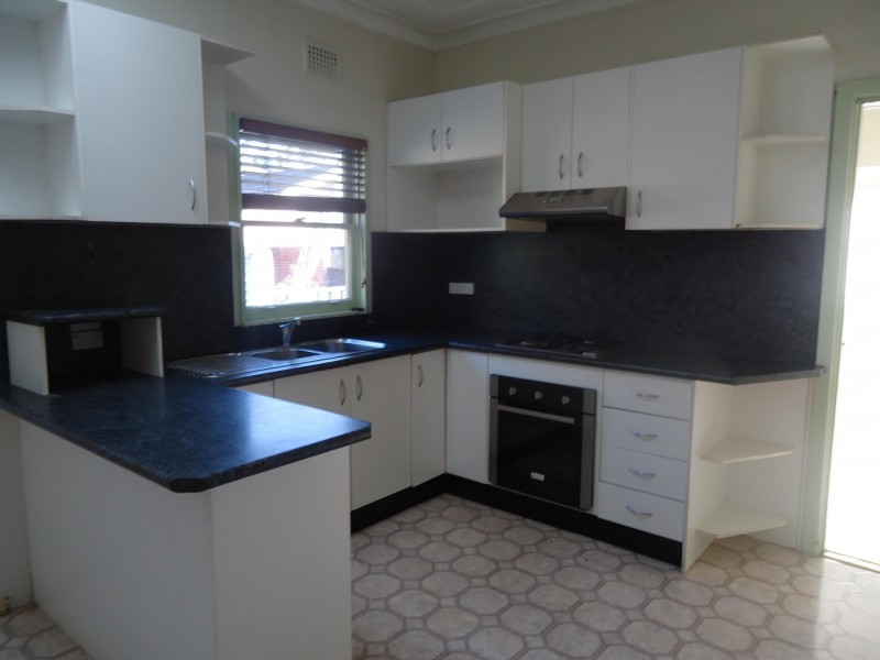 2 Barry Place, Wentworthville NSW 2145