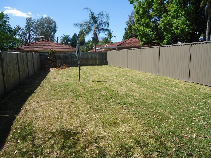 7a Ballandella Road, Toongabbie NSW 2146