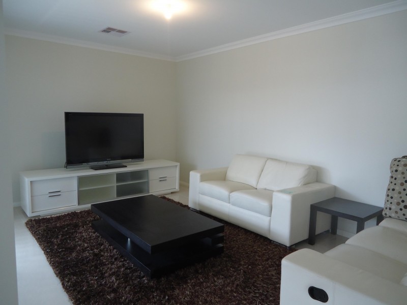 6 Moxon Street, Oran Park NSW 2570