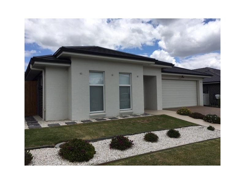 6 Moxon Street, Oran Park NSW 2570