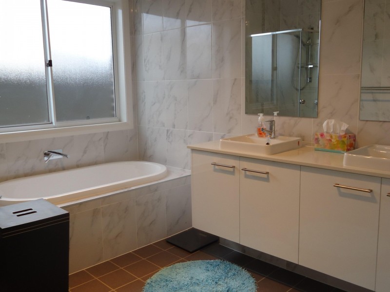 6 Moxon Street, Oran Park NSW 2570