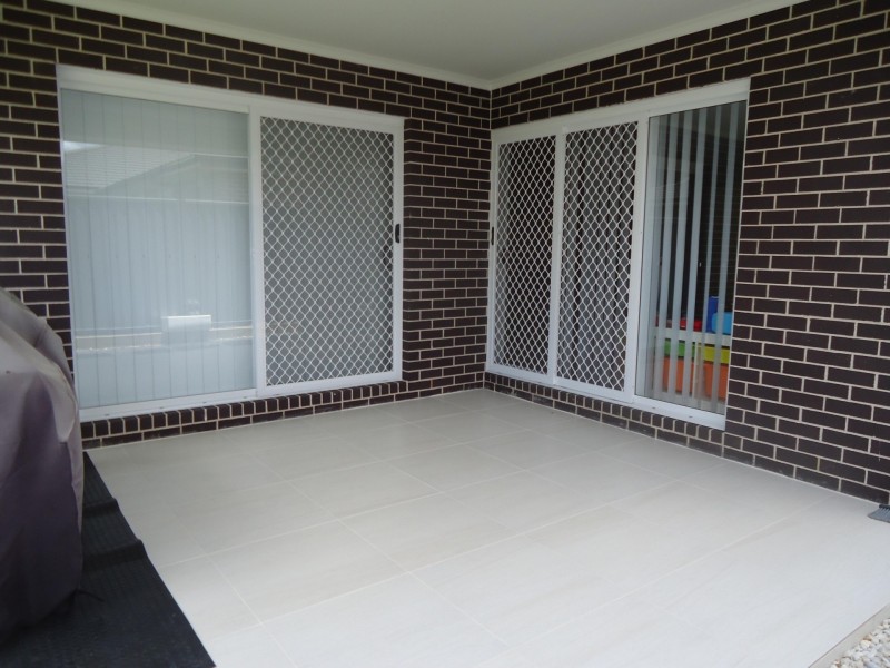 6 Moxon Street, Oran Park NSW 2570